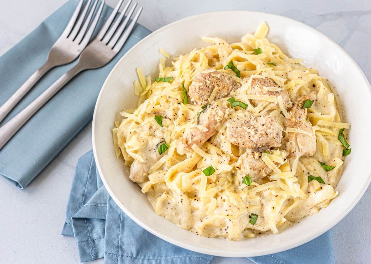 Pasta con Pechuga + guarnición 