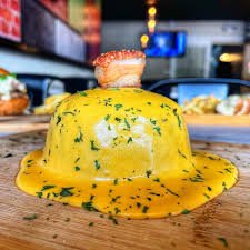 Mofongo de Chicharrón baño en queso 